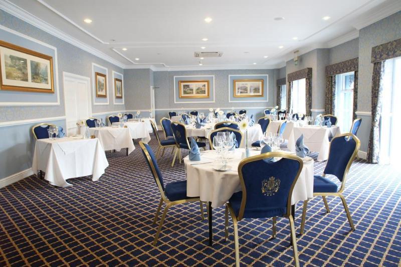 Carlton Park Hotel Родъръм Екстериор снимка