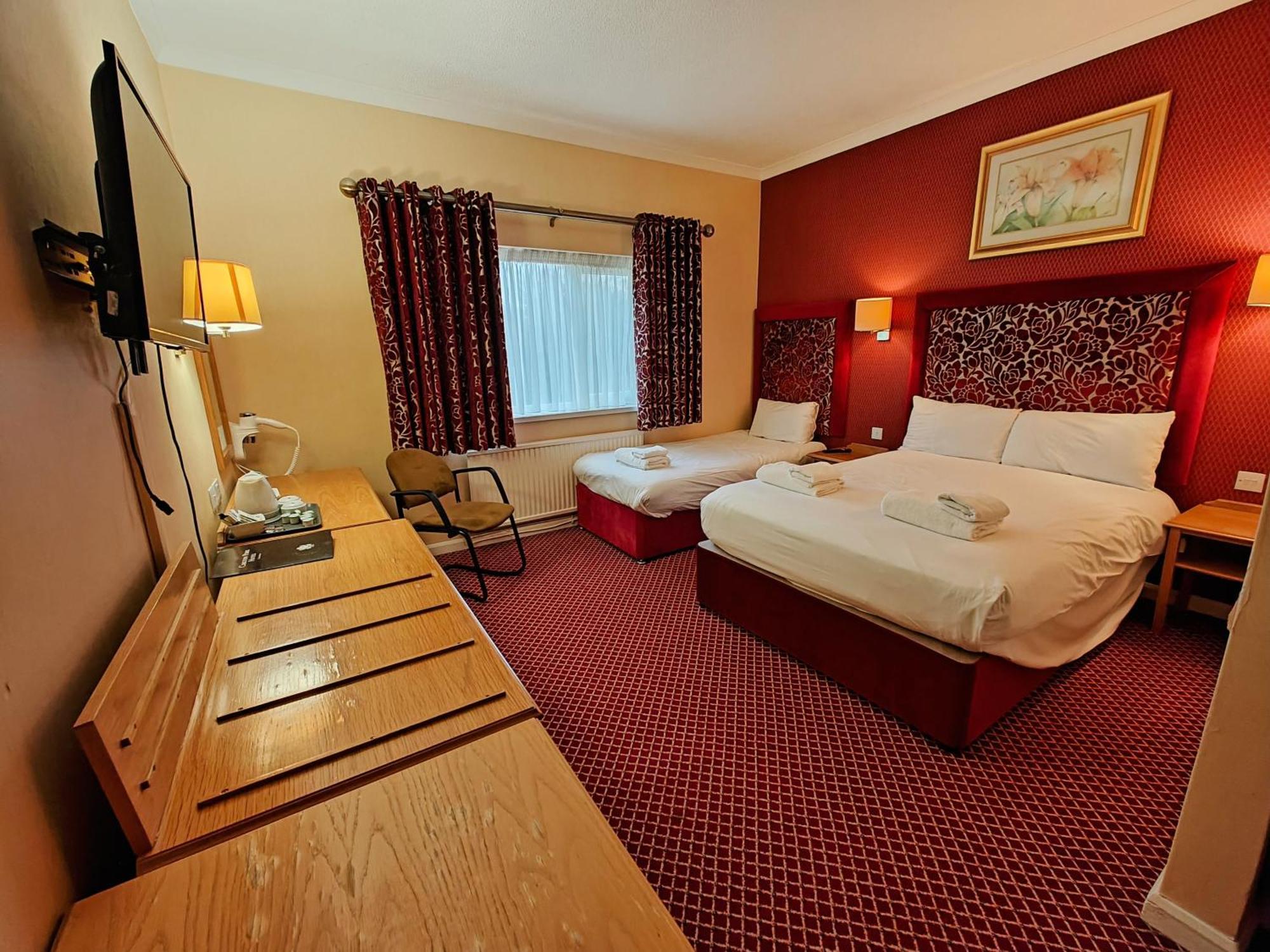 Carlton Park Hotel Родъръм Екстериор снимка