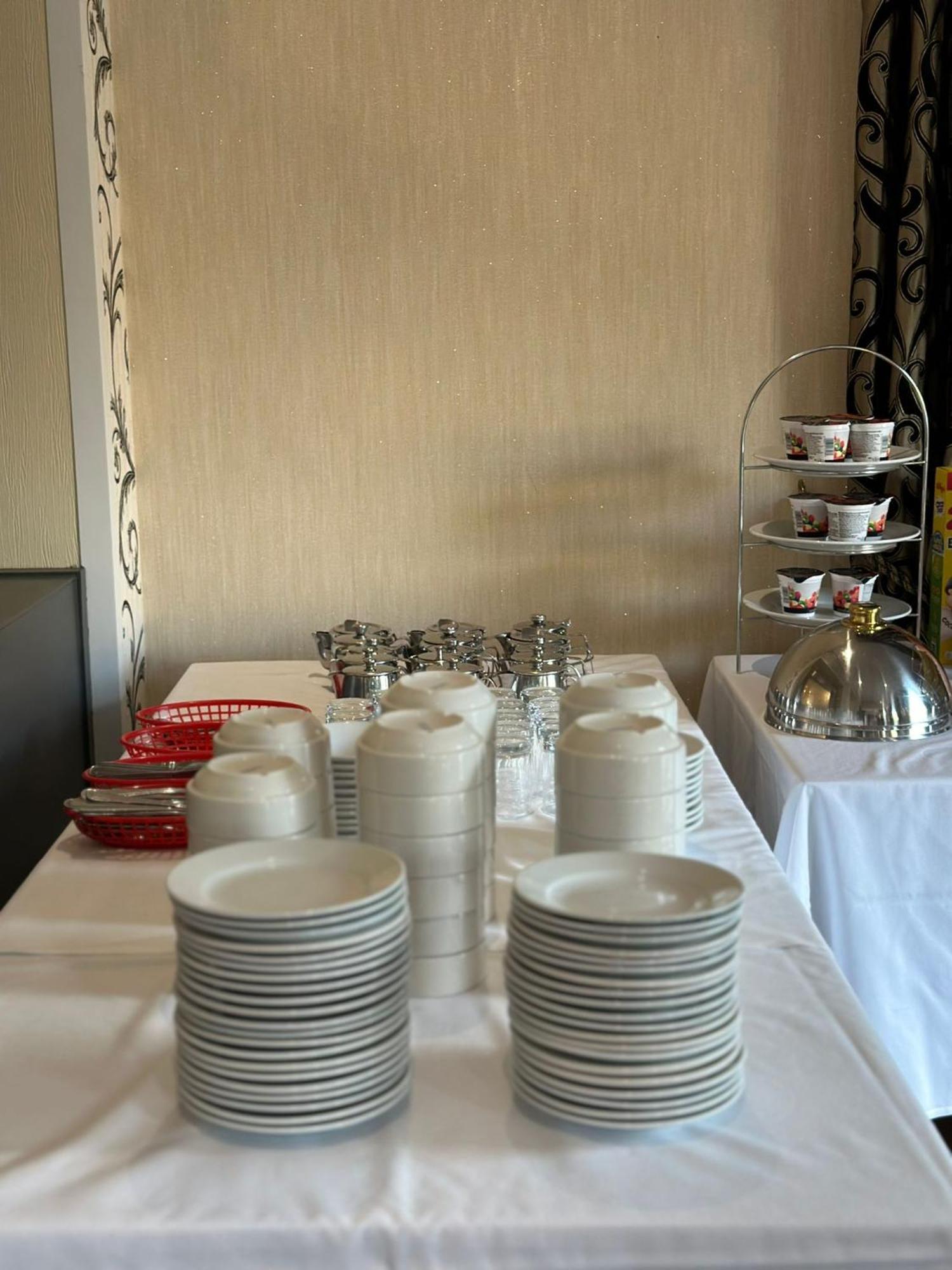 Carlton Park Hotel Родъръм Екстериор снимка