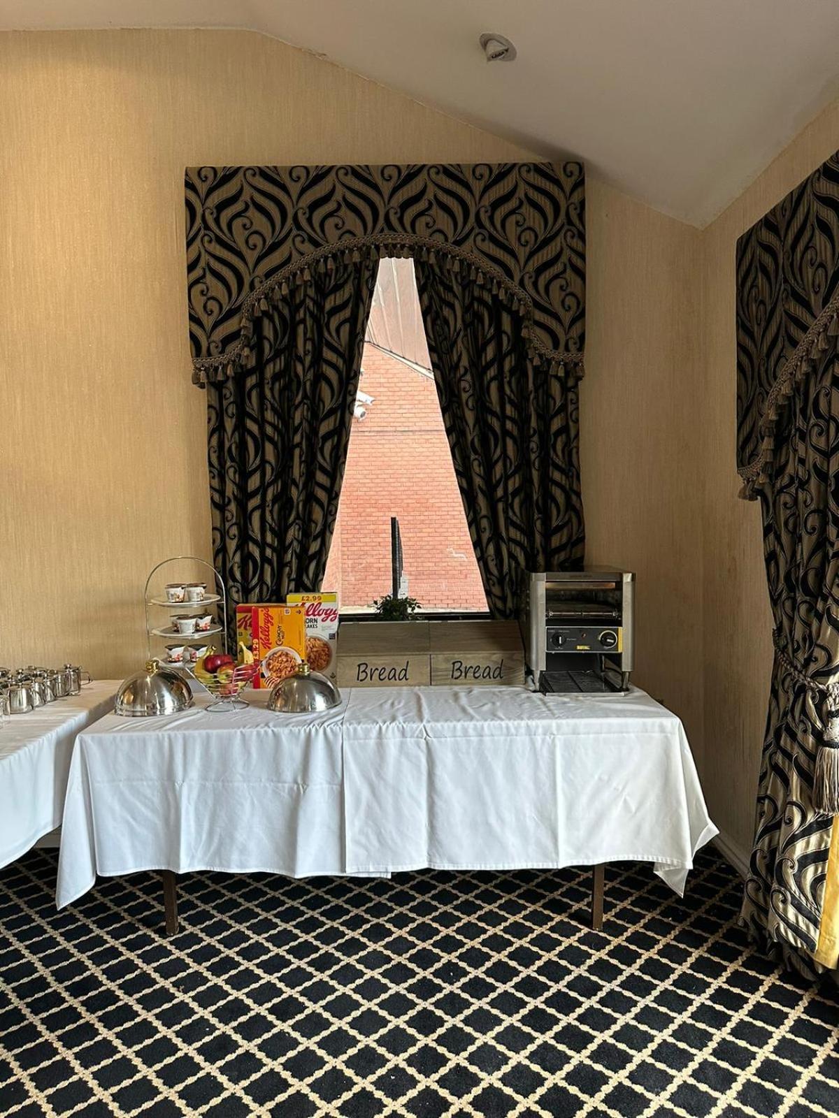 Carlton Park Hotel Родъръм Екстериор снимка