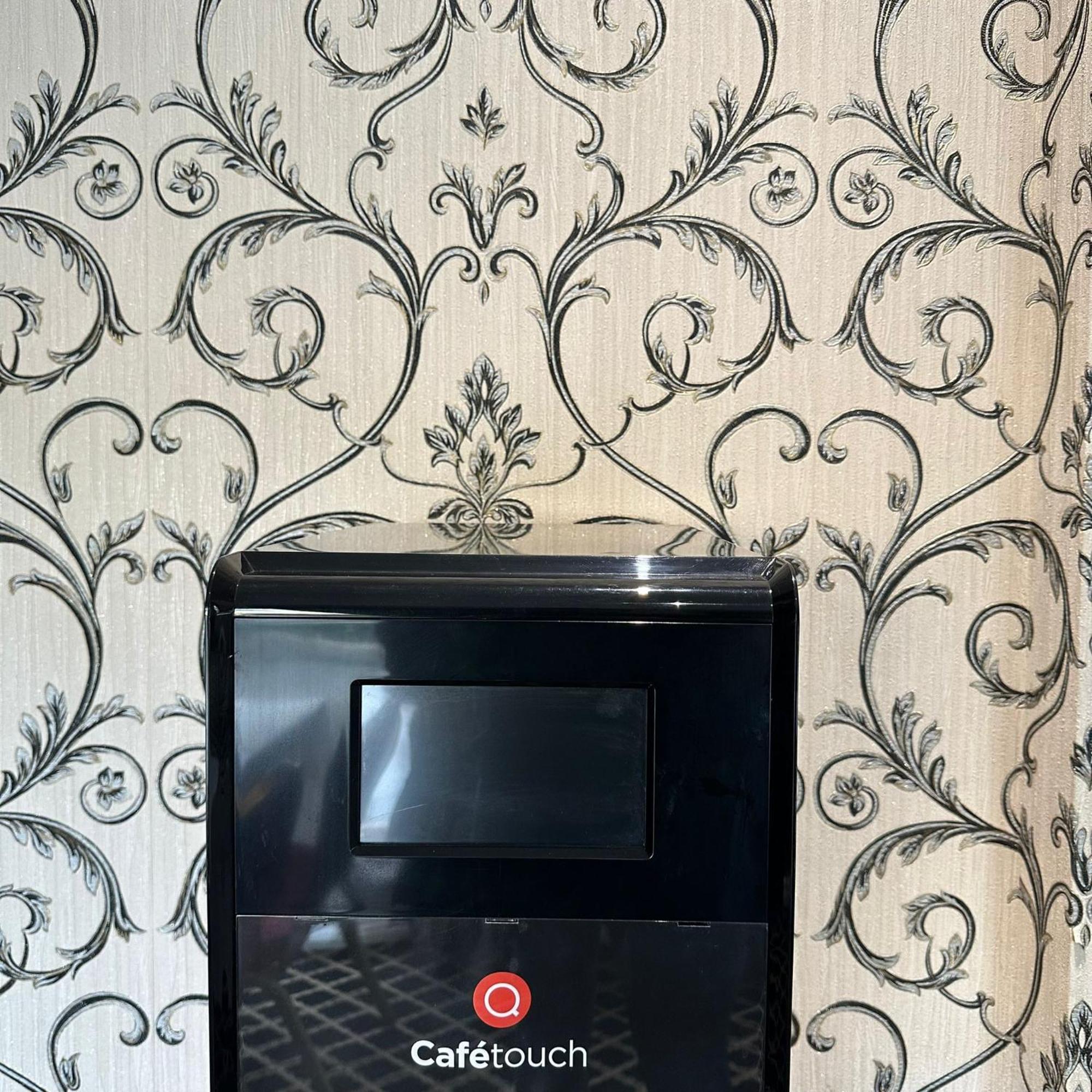Carlton Park Hotel Родъръм Екстериор снимка