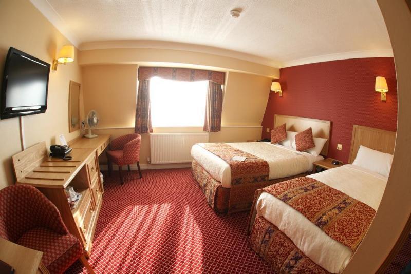 Carlton Park Hotel Родъръм Стая снимка
