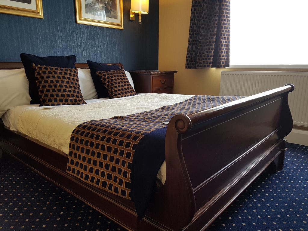 Carlton Park Hotel Родъръм Екстериор снимка