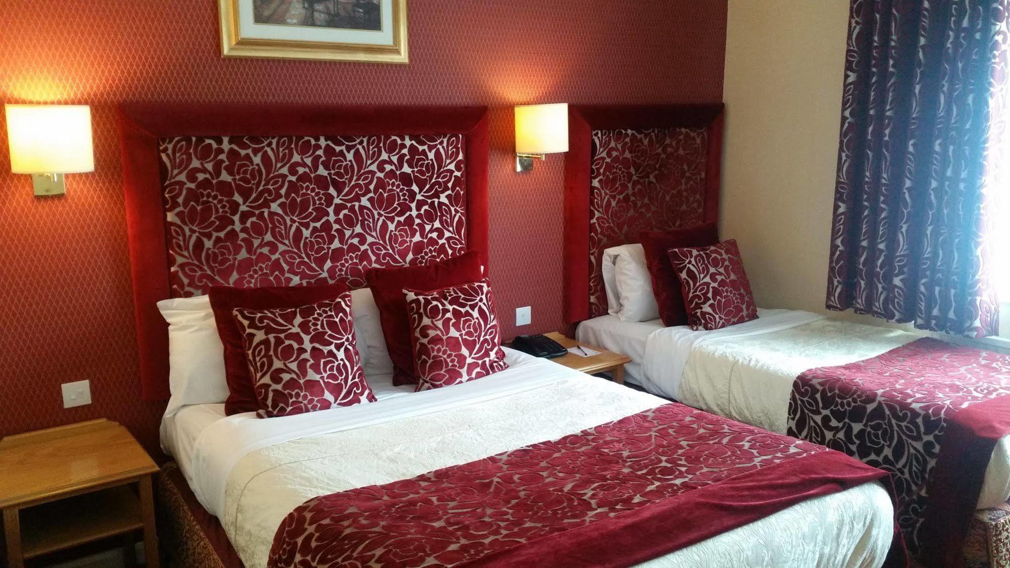 Carlton Park Hotel Родъръм Екстериор снимка